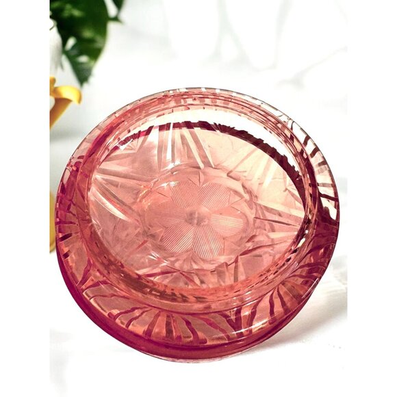 Vintage Pink Depression Glass Lidded Bowl With Starburst Pattern - Picture 3 of 7